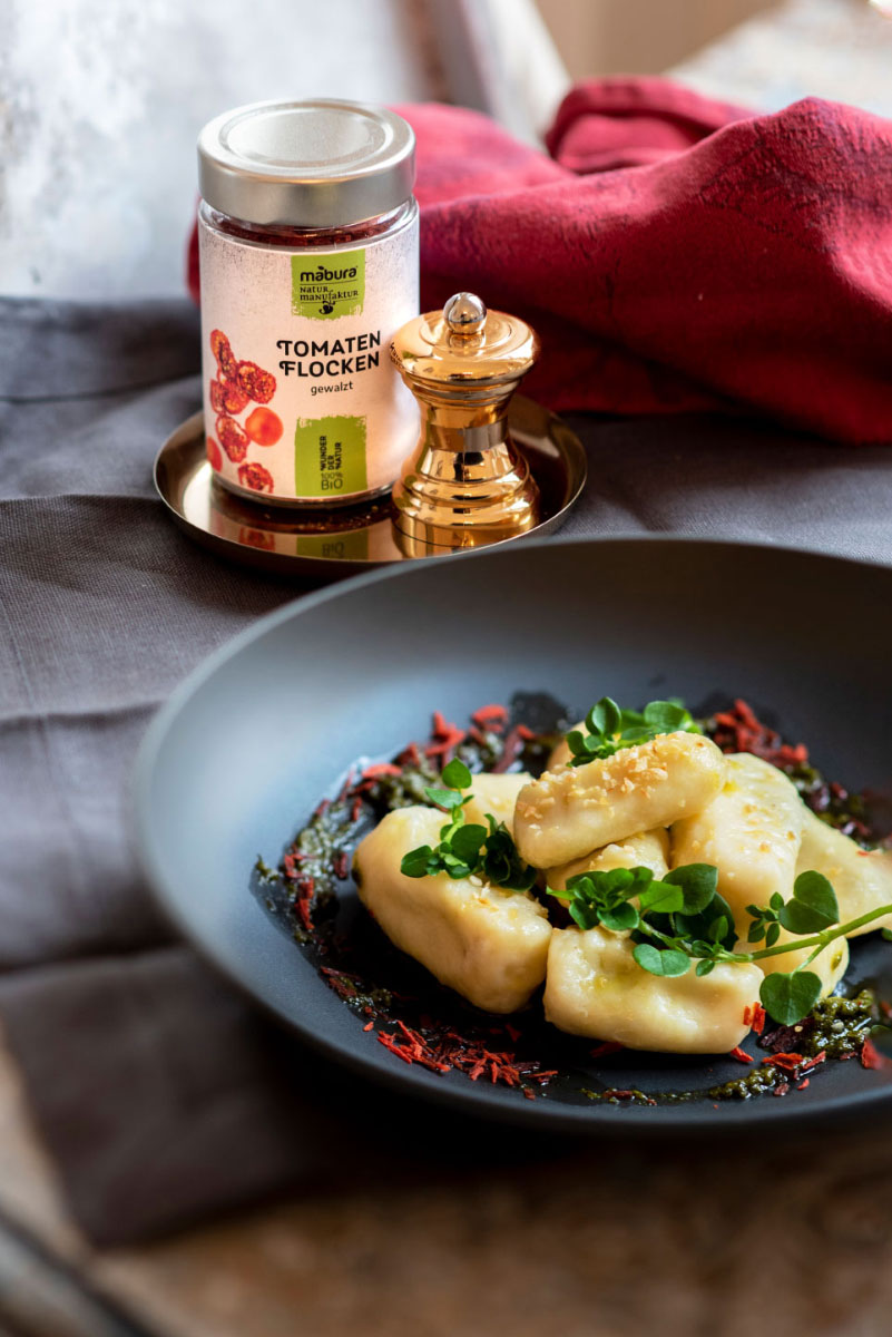 MABURA Rezept Gnocchi mit Tomatenflocken und Nuss-Pesto