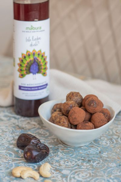 Mabura Rezept Dattelpralinen mit orientalischem Gewürzsirup Mabura Rezept Dattelpralinen mit orientalischem Gewürzsirup